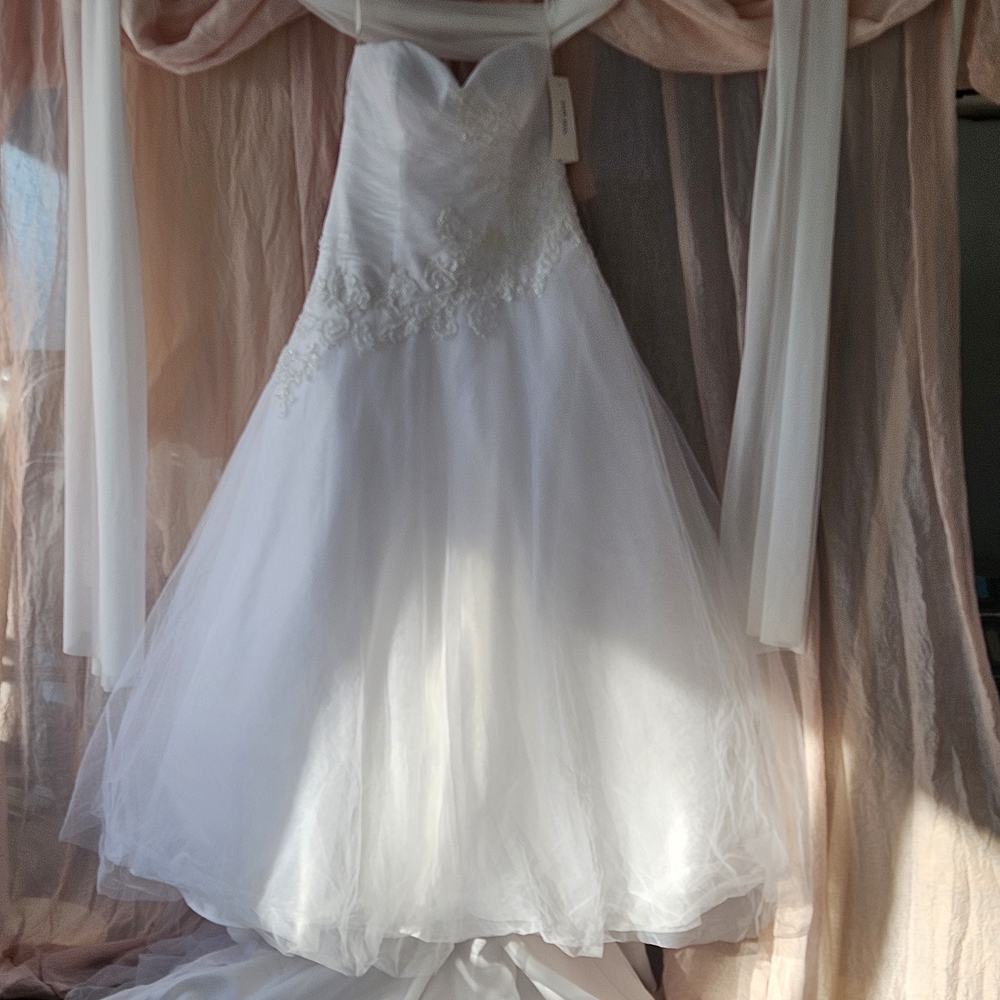 NEW White Gown - Picture 9 of 17
